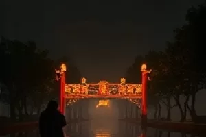 蓝线之外中的夜班公交与城市灯带